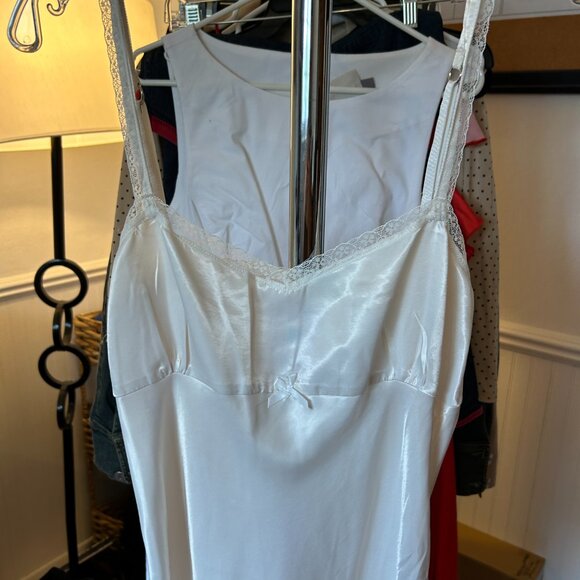 UNIF Cloud Dress - Picture 3 of 8